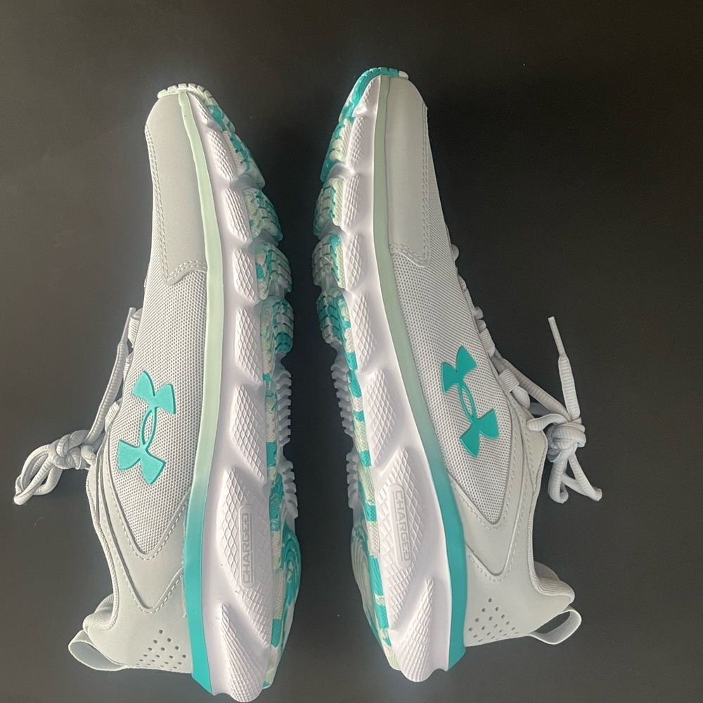 Under Armour Charged Assert